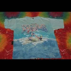 Vintage 2004  GRATEFUL DEAD "Wave That Flag"